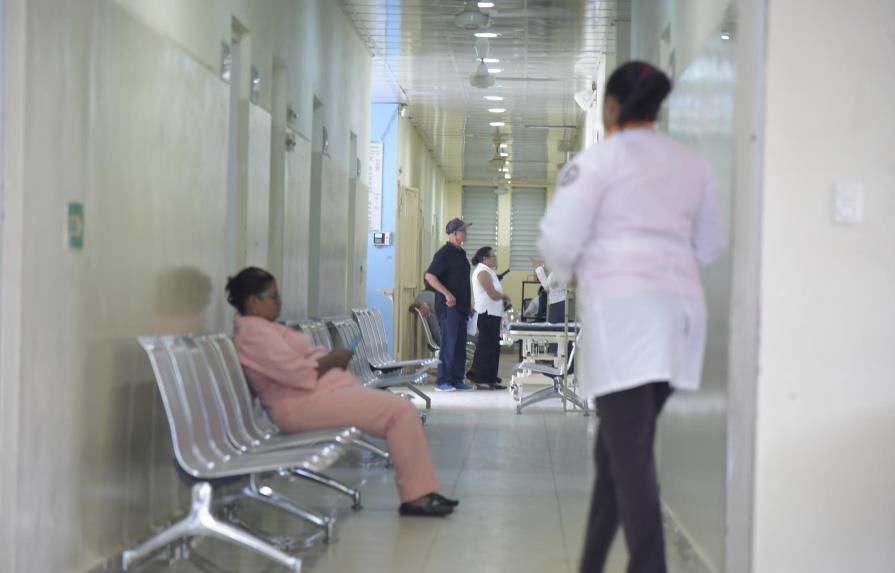 Médicos suspenden paro de 72 horas en Santiago, a espera de las autoridades