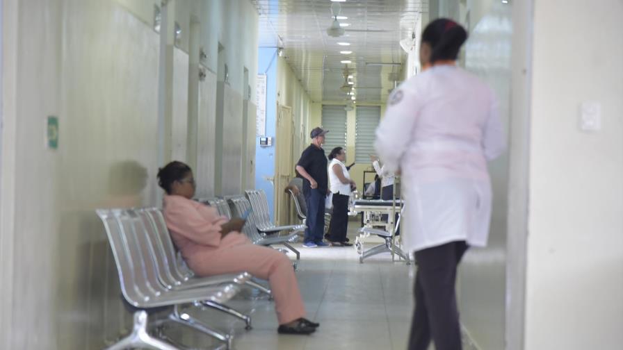 Médicos suspenden paro de 72 horas en Santiago, a espera de las autoridades