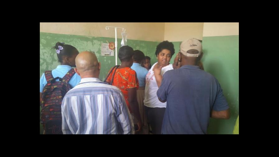 Se intoxican por inhalación 27 estudiantes de un liceo en San Pedro de Macorís Se intoxican por inhalación 27 estudiantes de un liceo en San Pedro de Macorís