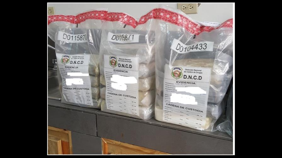 DNCD desmantela punto de drogas en Piantini y ocupa narcóticos en aeropuertos