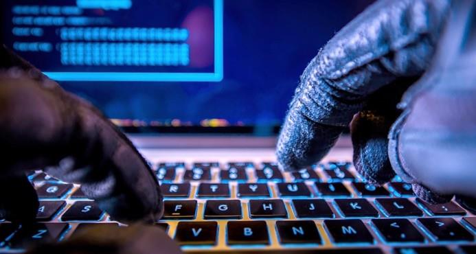 Se entrega estudiante de Florida acusado de “hackeo” para mejorar su nota universitaria