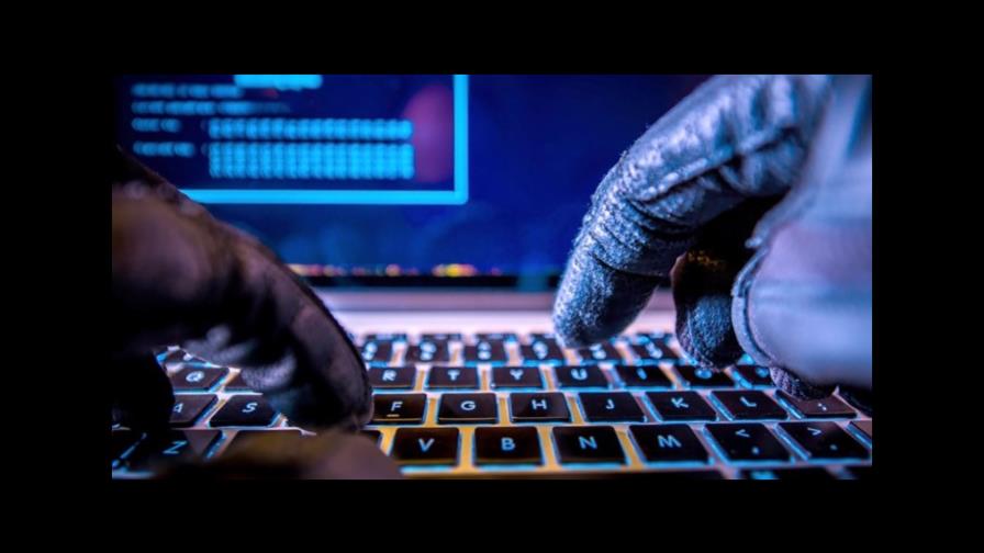 Se entrega estudiante de Florida acusado de “hackeo” para mejorar su nota universitaria