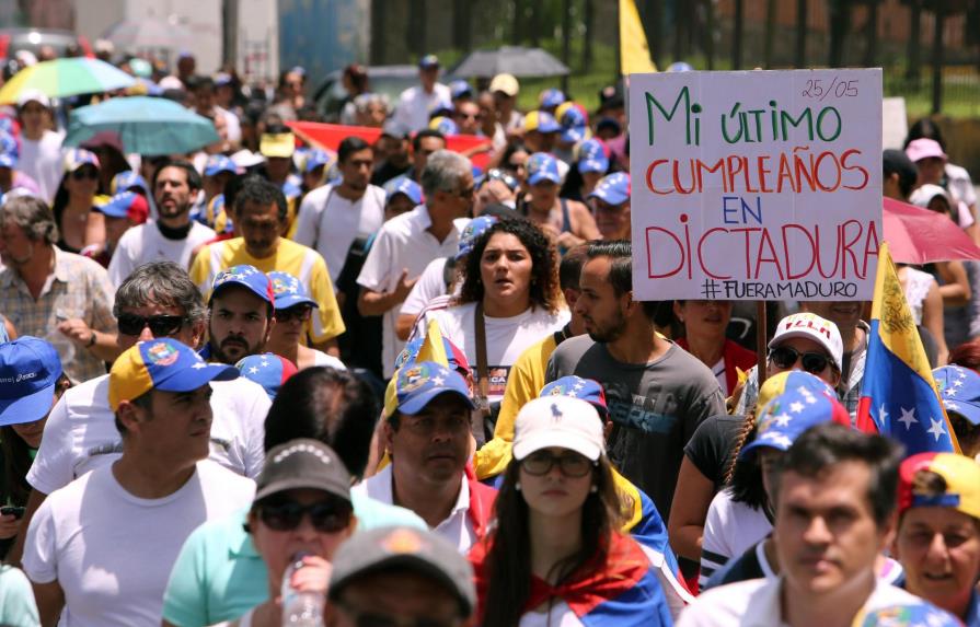 Tensión sube en Venezuela con descalificaciones al Supremo y a la Fiscalía
