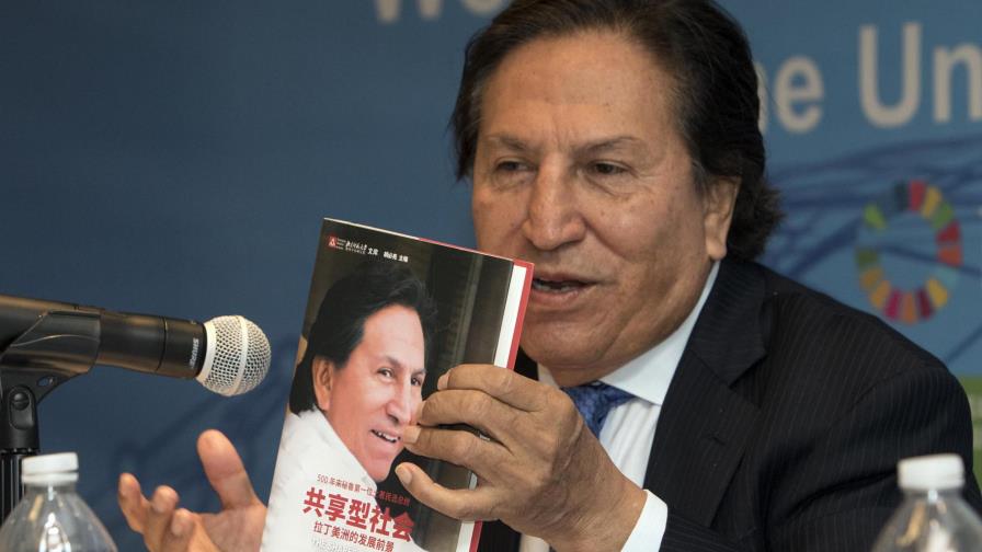 Toledo volverá a Perú solo si anulan orden de prisión contra él