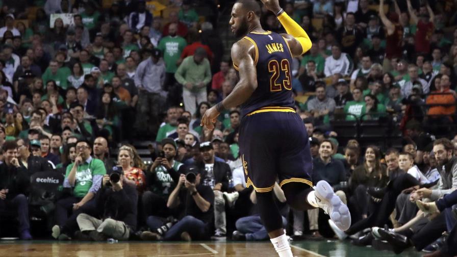 LeBron rebasa a Jordan y Cavs avanzan a tercera final seguida, inicia primero de junio