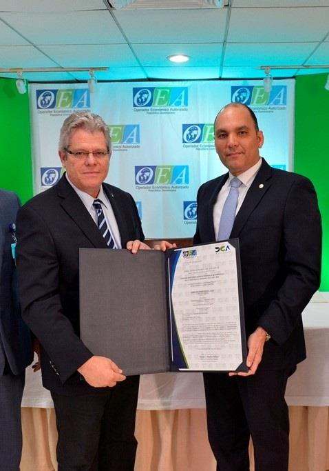 Director de Aduanas entrega triple certificación OEA a Marítima Dominicana