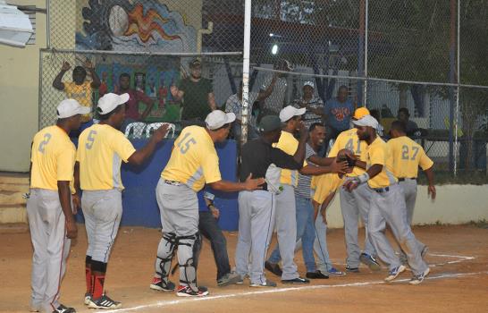 Indotel-2 y Vicepresidencia ganan doble en sóftbol gubernamental