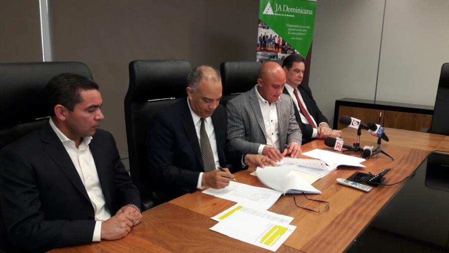 Barrick Gold aportará más de RD$2 millones para incentivar nuevos negocios en Cotuí y otras comunidades  