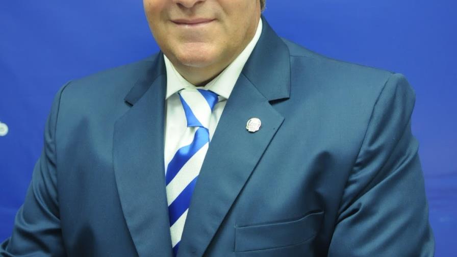 Fernández pasa con notas altas travesía por el Licey