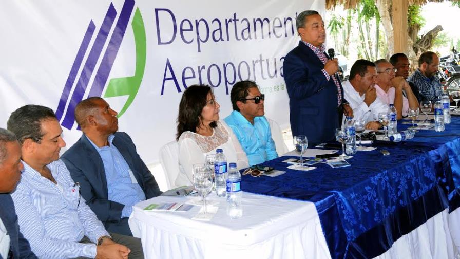 Entidades buscan factibilidad de operaciones en aeródromos de Montecristi y Constanza