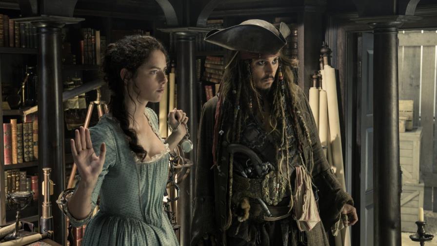 EL capitán Jack Sparrow zarpa una vez más