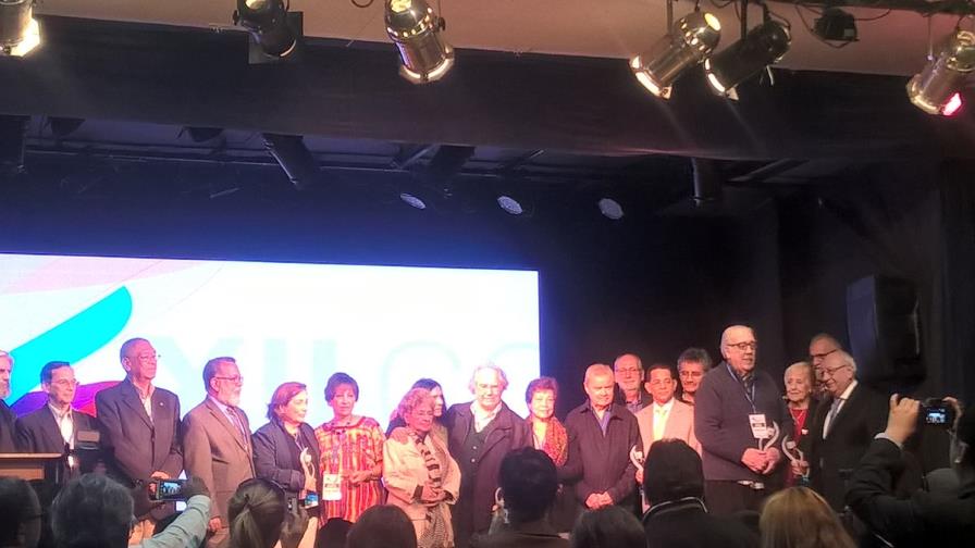 José Rafael Vargas recibe reconocimiento por sus aportes al desarrollo de la FELAP