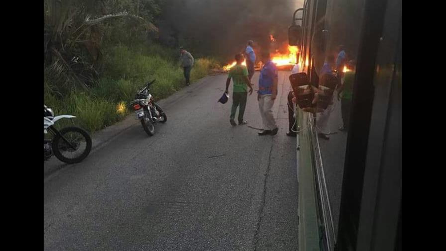 Protestan en la comunidad El Bejucal en Higüey por largos apagones 