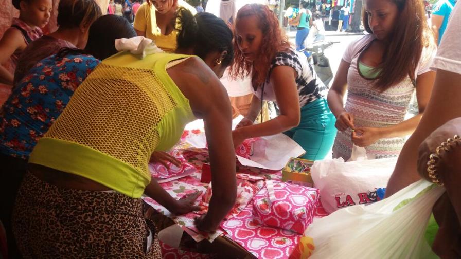 Tiendas extienden sus horarios por ventas del Día de las Madres