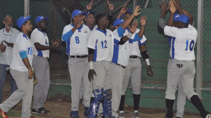 Holding Eléctrico y Miderec ganan dos partidos en sóftbol gubernamental