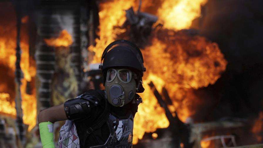 Oposición venezolana vuelve a las calles de Caracas con la libertad de expresión como bandera