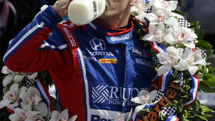 Takuma Sato supera a Castroneves y gana las 500 Millas de Indianápolis