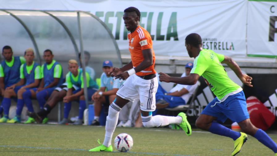 En partido marcado por expulsiones, Cibao FC impuso su juego sobre el Atlético