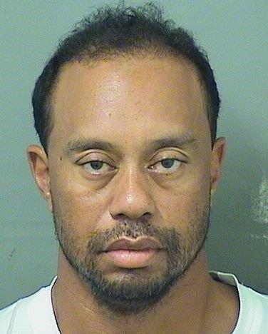 Apresan a Tiger Woods al conducir bajo efectos de sustancia 