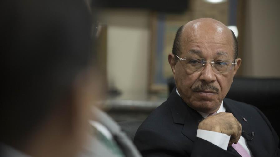 Temístocles Montás pone a disposición del Presidente su cargo en Industria y Comercio Temístocles Montás pone a disposición del Presidente su cargo en Industria y Comercio