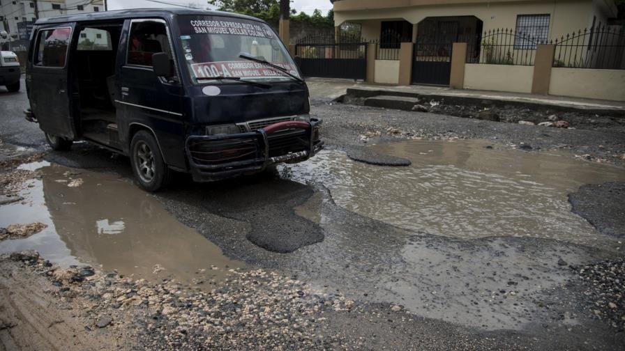La carretera de Manoguayabo es un desastre que afecta a vehículos
