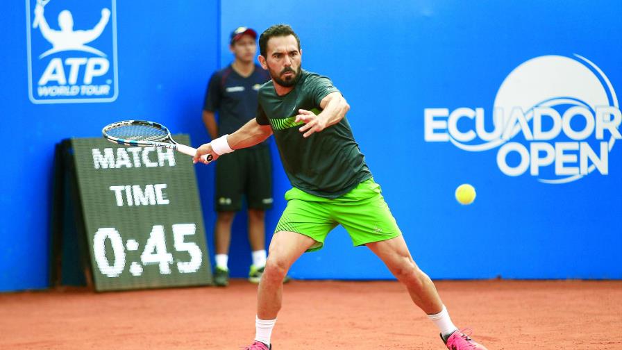 Víctor Estrella remonta un 0-2 para ganar titánico partido en Roland Garros