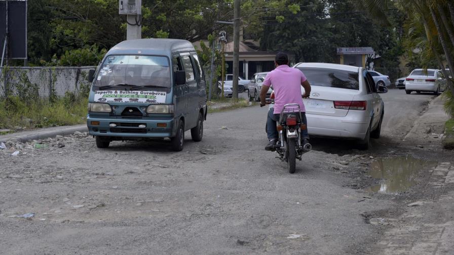Residentes solicitan una calle y un puente en la comunidad de Gurabo