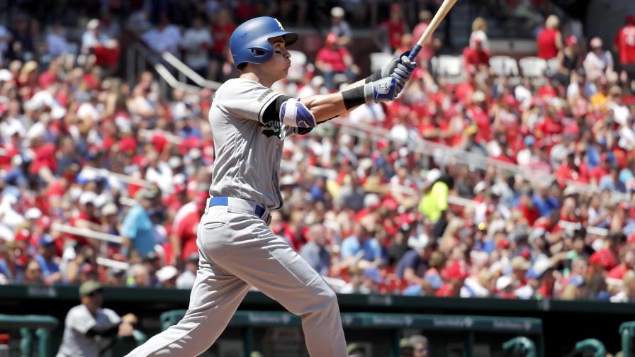 Dodgers conectan tres jonrones para vencer a Cardenales 