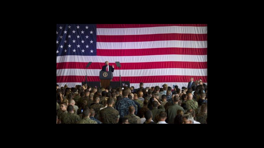 Trump honra a familias en el Día de los Caídos 