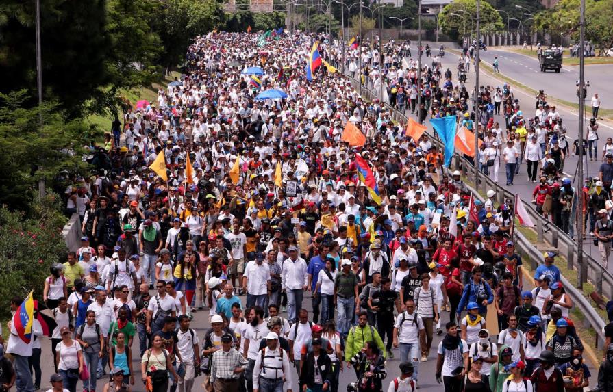 Oposición venezolana dice estar en fase de “desenlace” y anuncia más presión