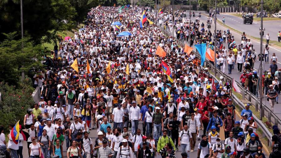 Oposición venezolana dice estar en fase de “desenlace” y anuncia más presión