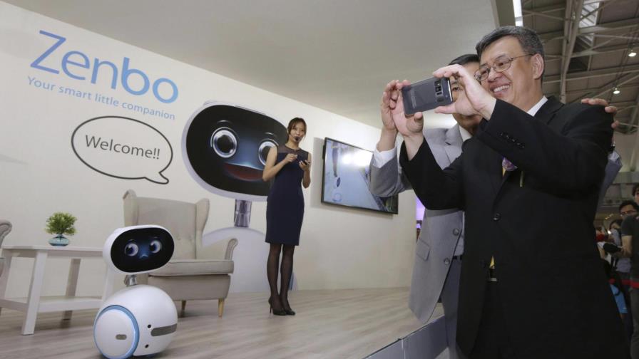 Mayor feria informática de Asia presenta lo último en inteligencia artificial 