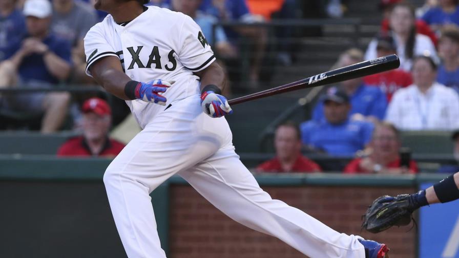 VIDEO:  Adrián Beltré conecta hit 2,943 en su regreso de la lista de lesionados