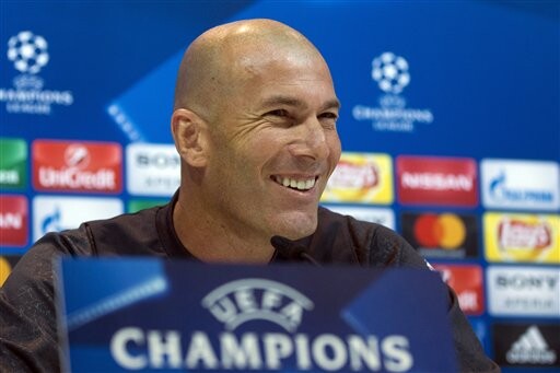 Zidane dirige su primer entrenamiento con la selección francesa Zidane dirige su primer entrenamiento con la selección francesa