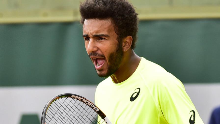 Roland Garros retira acreditación a tenista que besó a la fuerza a periodista