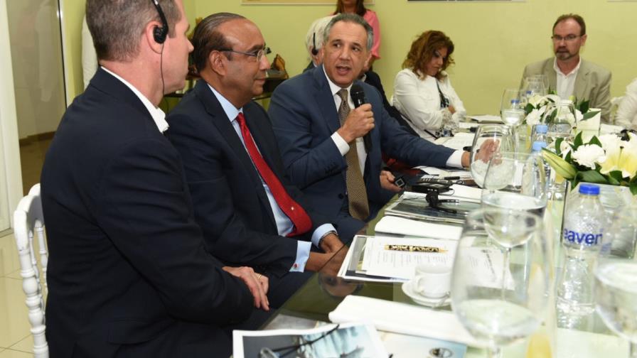 El ministro Administrativo de la Presidencia se reúne con inversionistas
