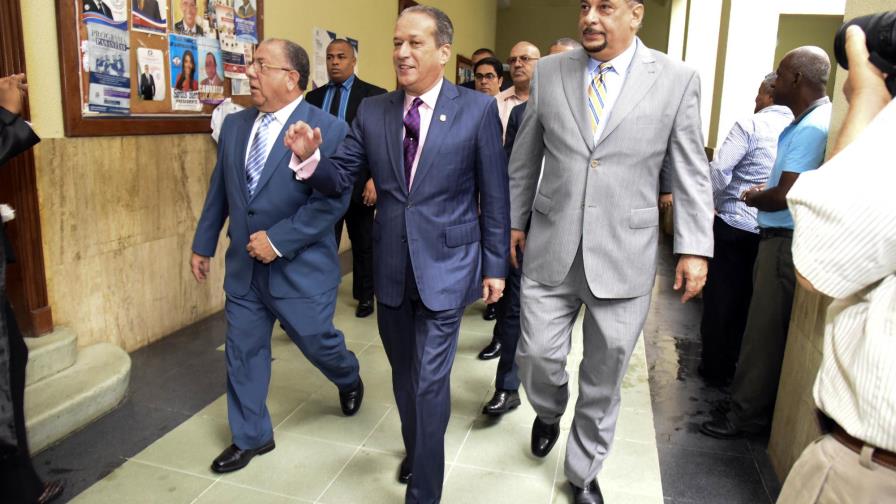 Reinaldo Pared Pérez: “Lo que pasa es que crucé por el lodazal y no me enlodé” Reinaldo Pared Pérez: “Lo que pasa es que crucé por el lodazal y no me enlodé”