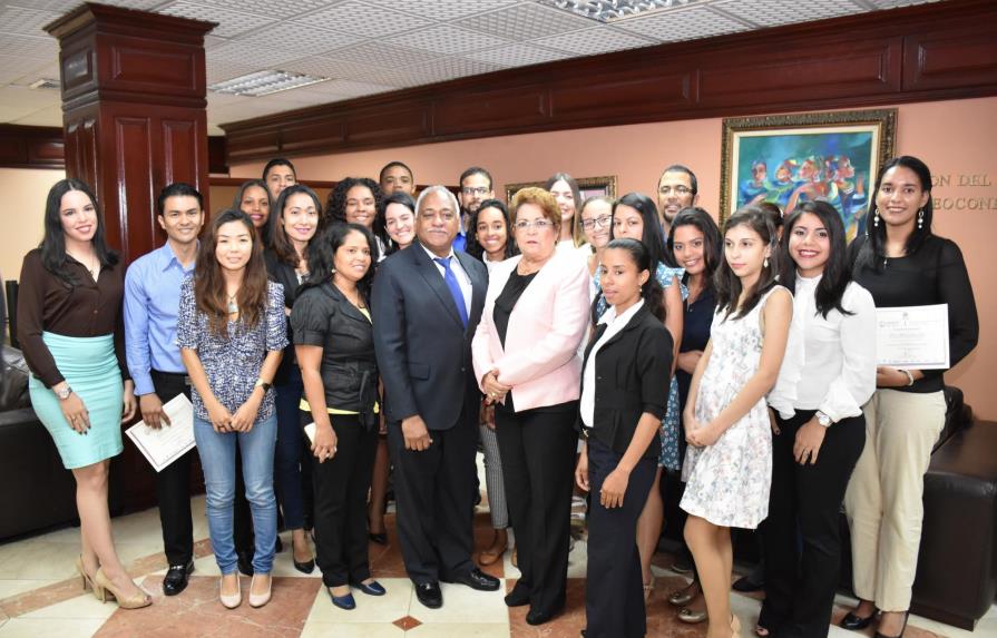 MESCyT premia 18 estudiantes universitarios por proyectos de investigación