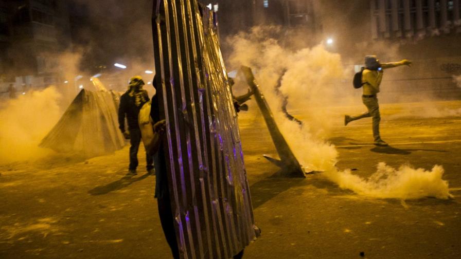 Parlamento venezolano rinde homenaje a “símbolos” de protestas opositoras Parlamento venezolano rinde homenaje a “símbolos” de protestas opositoras