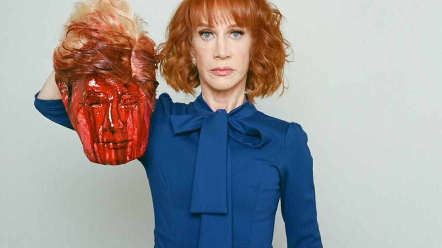 Simulación de cabeza de Trump decapitada causa revuelo