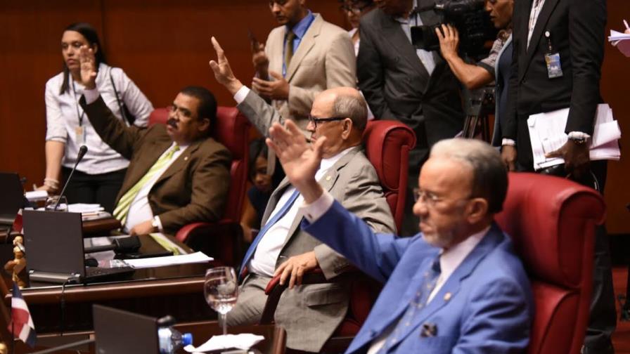 Senado envía a comisión solicitud de retiro de inmunidad a Galán y Valentín