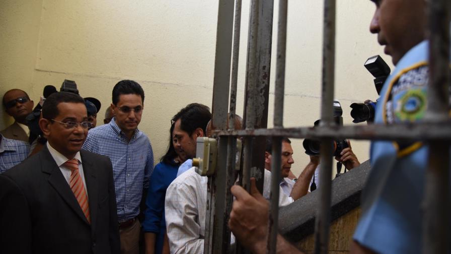 Fiscalía de Ciudad Nueva se convierte en pasarela de dirigentes políticos Fiscalía de Ciudad Nueva se convierte en pasarela de dirigentes políticos