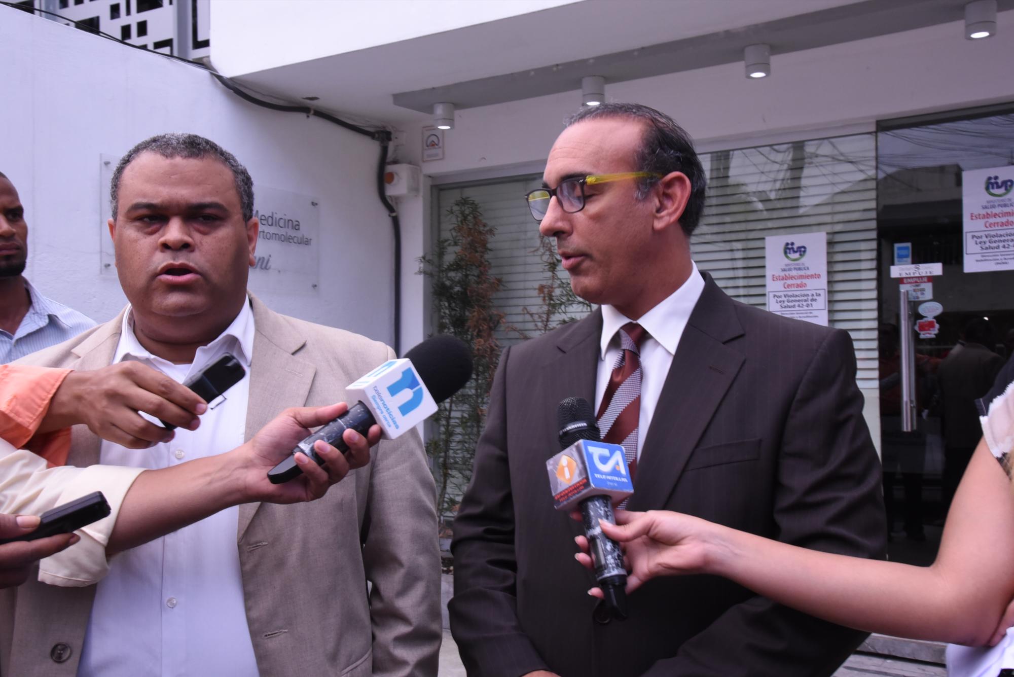 Carlos Escalante y Francisco Luciano hablan de la medida de Salud Pública.