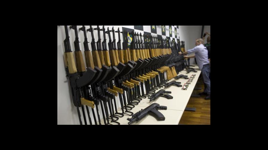 Confiscan 60 fusiles automáticos en Río de Janeiro Confiscan 60 fusiles automáticos en Río de Janeiro