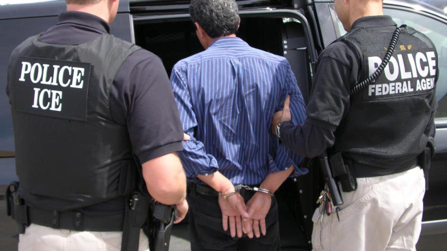 Lanzan en EE.UU. panfletos apócrifos que piden denunciar a indocumentados