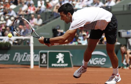 Rafael Nadal impresiona, Novak Djokovic suda pero gana partido