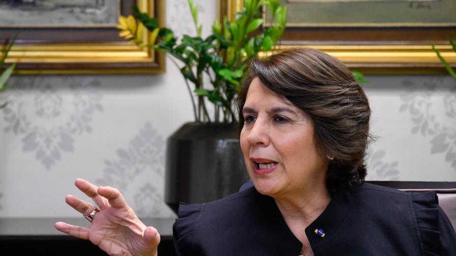 Expresidenta de Ecuador: “Se puede hacer política sin caer en escándalos de corrupción”