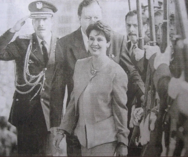 9 de febrero de 1998-Día de la toma de posesión de Rosalía en la Presidencia.