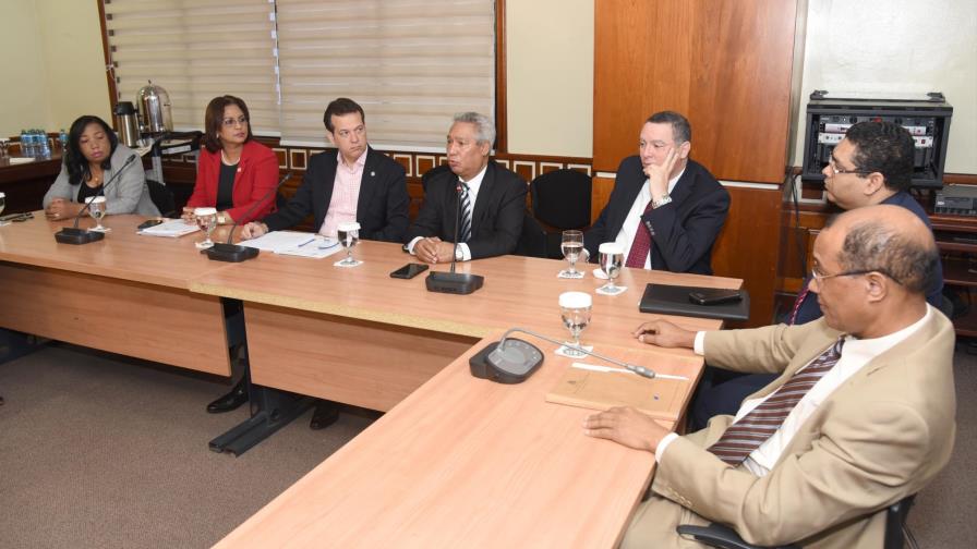 Diputados escuchan al ministro de Economía sobre proyecto crearía Sistema Estadístico Nacional