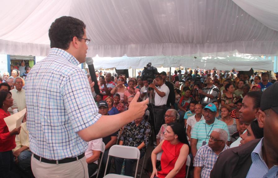 Alcalde David Collado promete atender necesidades de los barrios de la ciudad